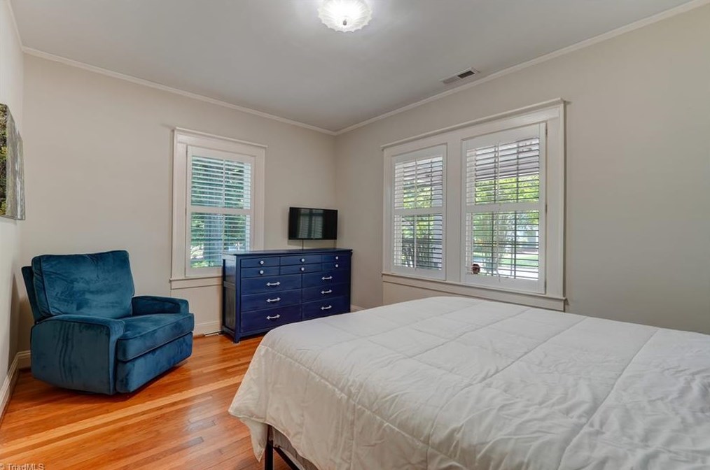 1906 Fernwood Dr, Greensboro NC 27408-5524 exterior