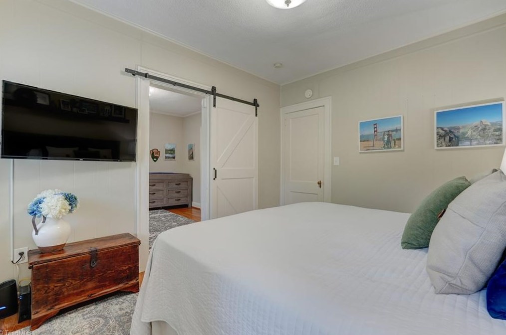 1906 Fernwood Dr, Greensboro NC 27408-5524 exterior