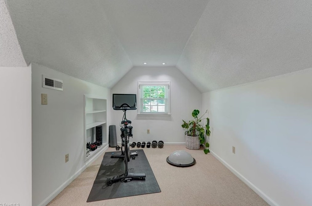 1906 Fernwood Dr, Greensboro NC 27408-5524 exterior