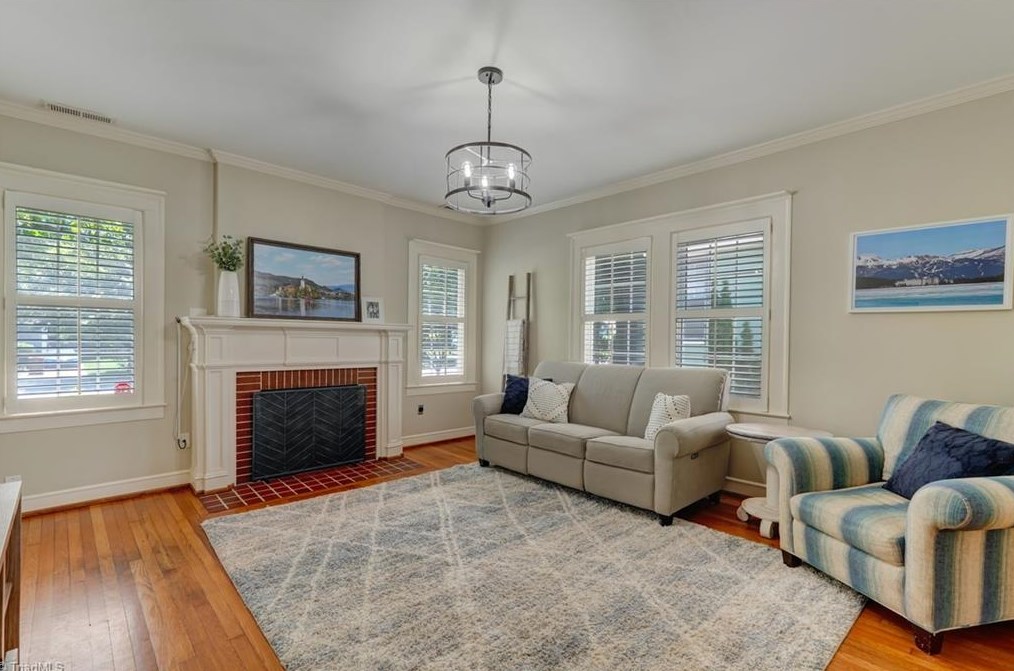 1906 Fernwood Dr, Greensboro NC 27408-5524 exterior