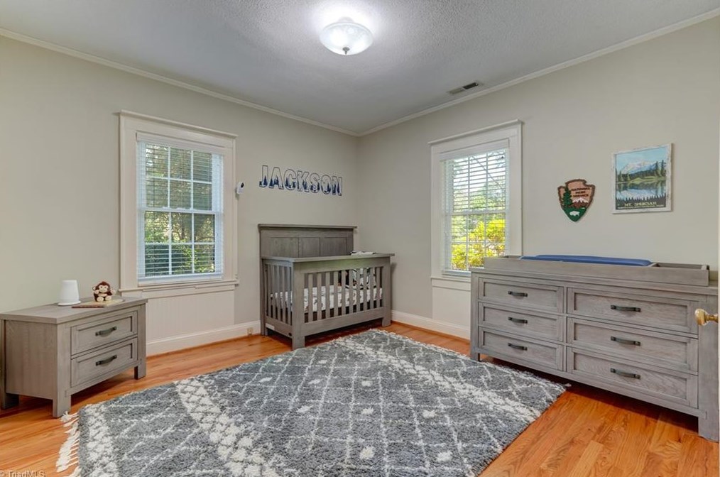 1906 Fernwood Dr, Greensboro NC 27408-5524 exterior