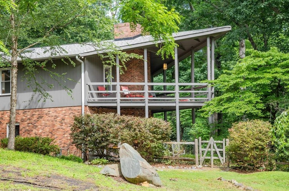 5000 Woodmark Dr, Greensboro NC  27407-8253 exterior