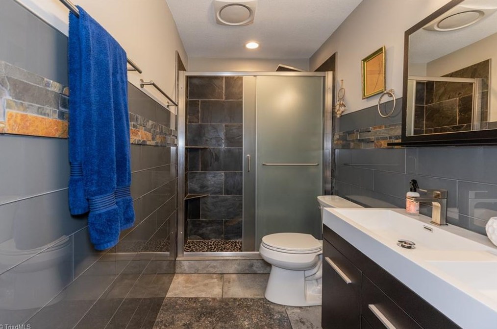 5000 Woodmark Dr, Greensboro NC  27407-8253 exterior