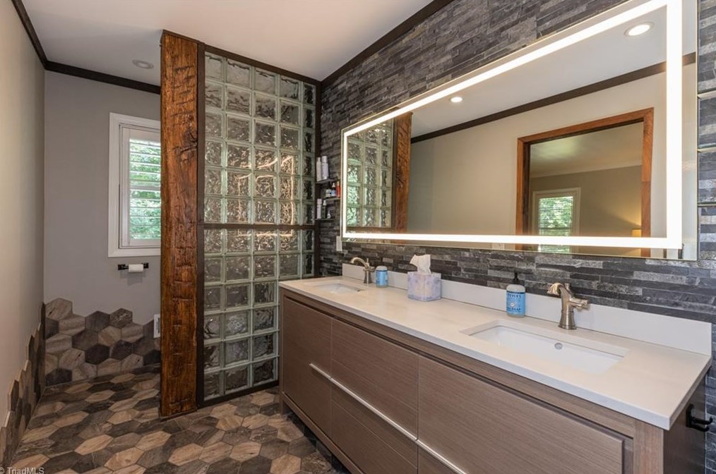 5000 Woodmark Dr, Greensboro NC  27407-8253 exterior