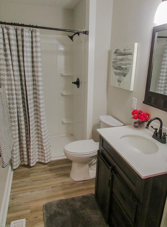 1101 Kentmere Rd, Greensboro NC  27406-8114 exterior