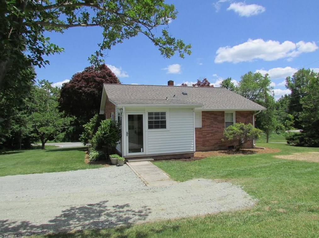 1101 Kentmere Rd, Greensboro NC  27406-8114 exterior