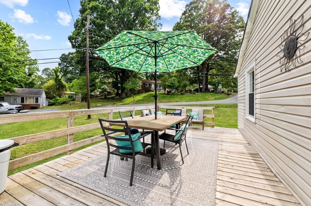 310 Saunders Dr, Asheboro NC 27203-3847 exterior