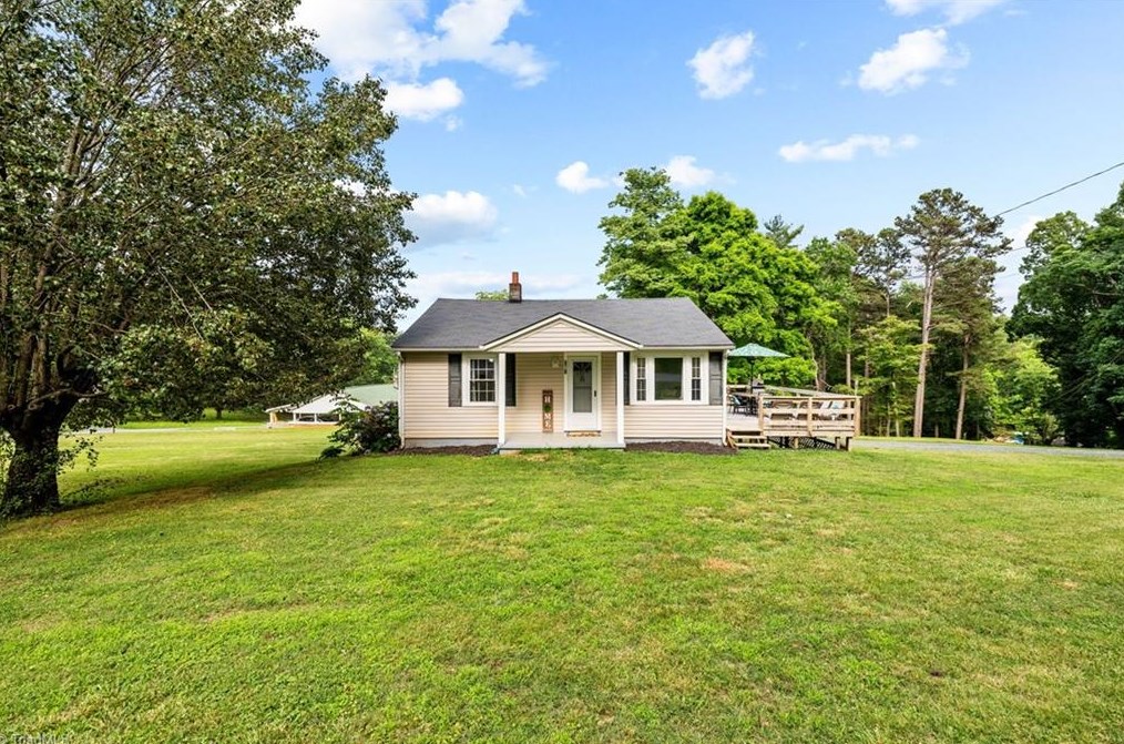 310 Saunders Dr, Asheboro NC 27203-3847 exterior