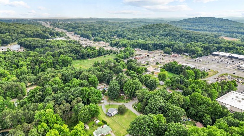 310 Saunders Dr, Asheboro NC 27203-3847 exterior