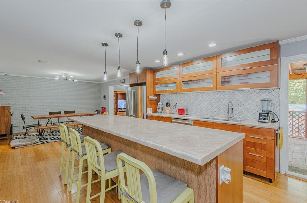 217 Pineridge Dr, High Point NC  27262-8207 exterior