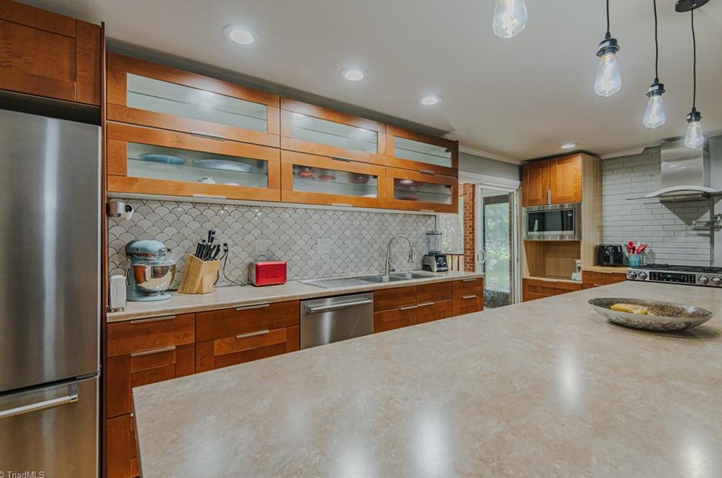 217 Pineridge Dr, High Point NC  27262-8207 exterior