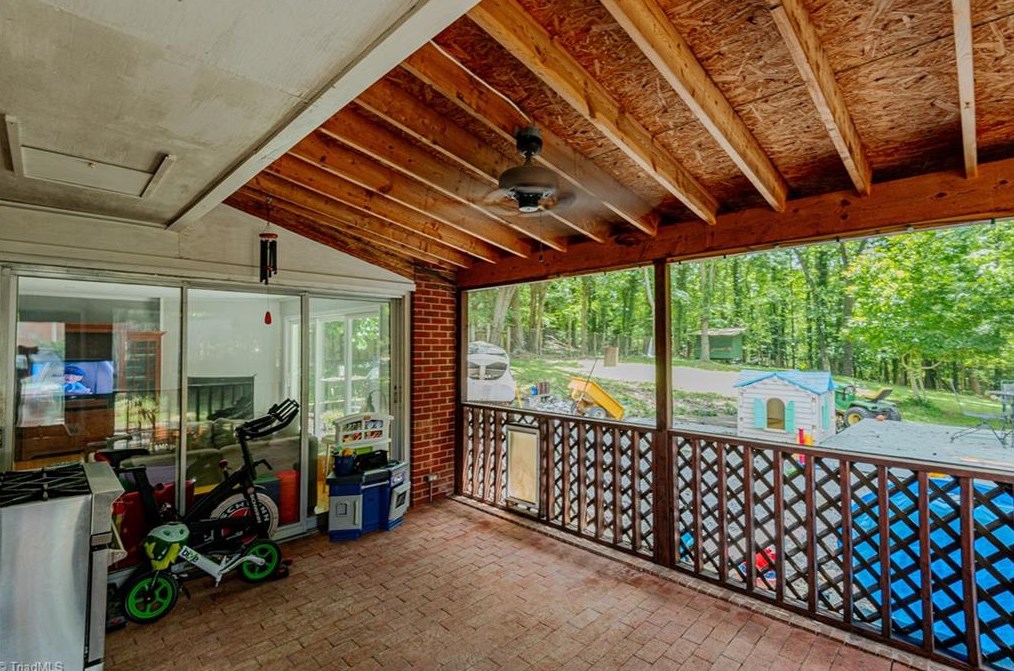 217 Pineridge Dr, High Point NC  27262-8207 exterior