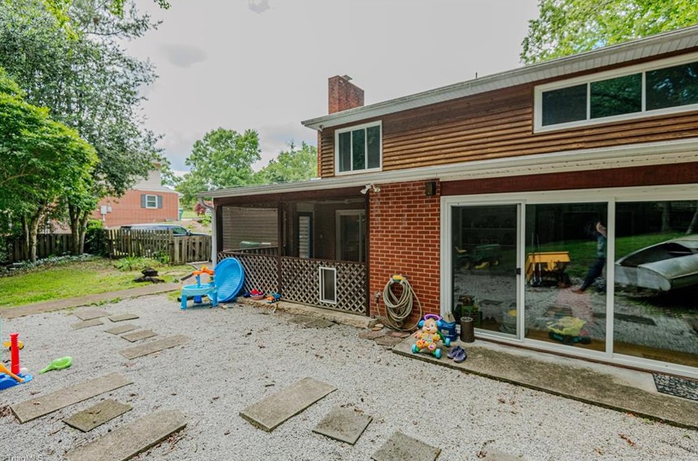 217 Pineridge Dr, High Point NC  27262-8207 exterior
