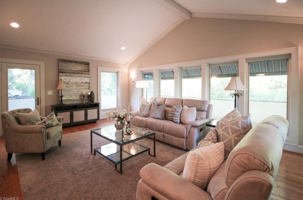 3907 Cascade Dr, Greensboro NC  27410-3909 exterior