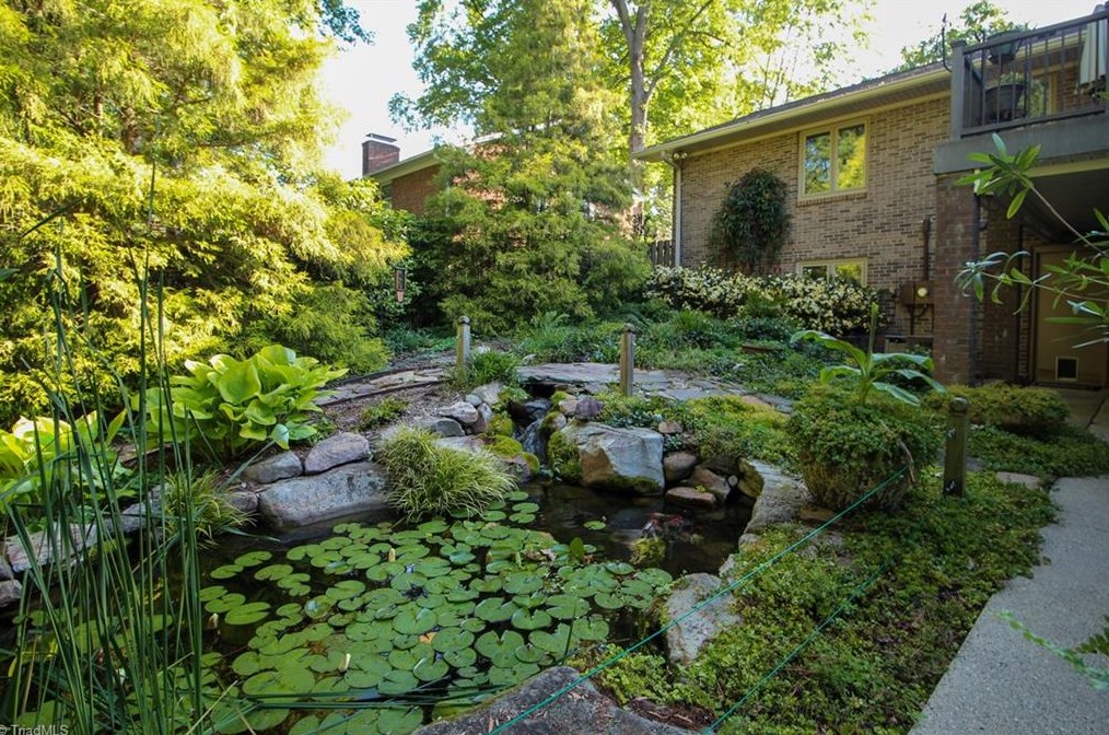 3907 Cascade Dr, Greensboro NC  27410-3909 exterior