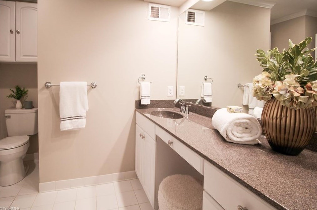 3907 Cascade Dr, Greensboro NC  27410-3909 exterior