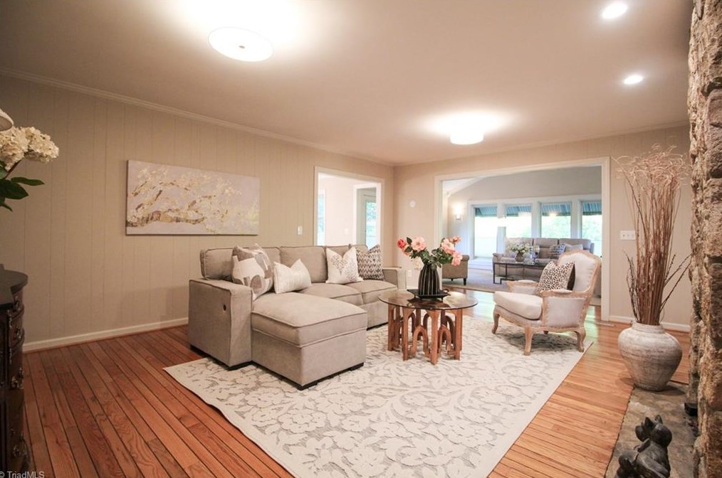 3907 Cascade Dr, Greensboro NC  27410-3909 exterior