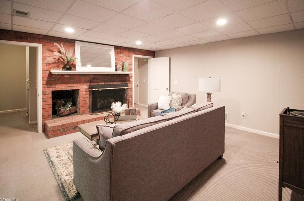 3907 Cascade Dr, Greensboro NC  27410-3909 exterior