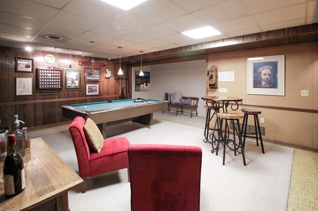 3907 Cascade Dr, Greensboro NC  27410-3909 exterior