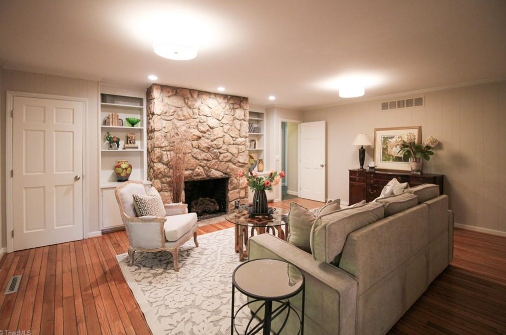 3907 Cascade Dr, Greensboro NC  27410-3909 exterior