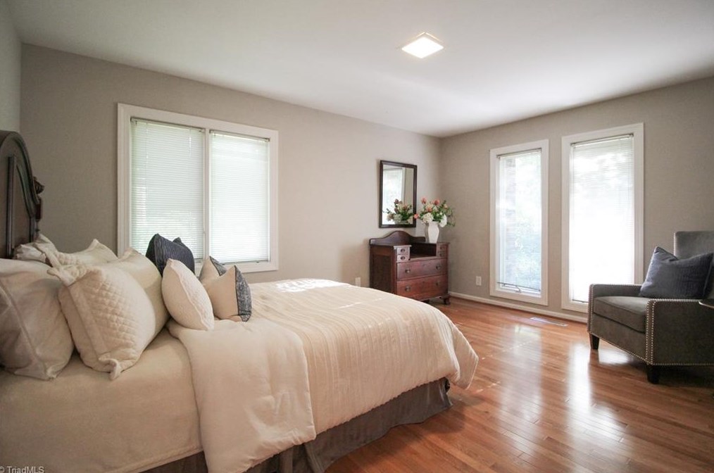 3907 Cascade Dr, Greensboro NC  27410-3909 exterior