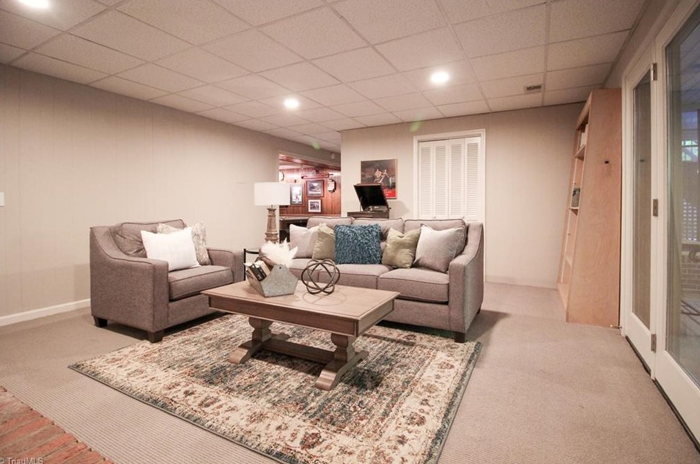 3907 Cascade Dr, Greensboro NC  27410-3909 exterior