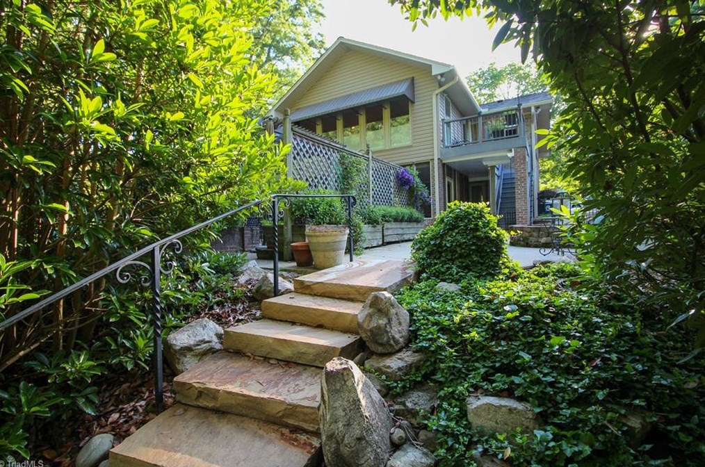 3907 Cascade Dr, Greensboro NC  27410-3909 exterior