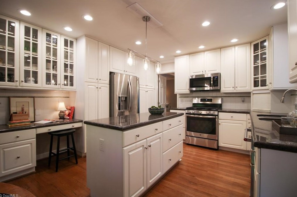 3907 Cascade Dr, Greensboro NC  27410-3909 exterior