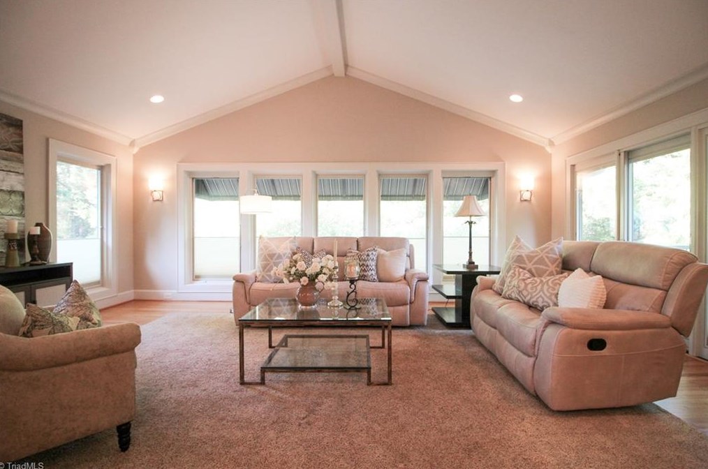 3907 Cascade Dr, Greensboro NC  27410-3909 exterior