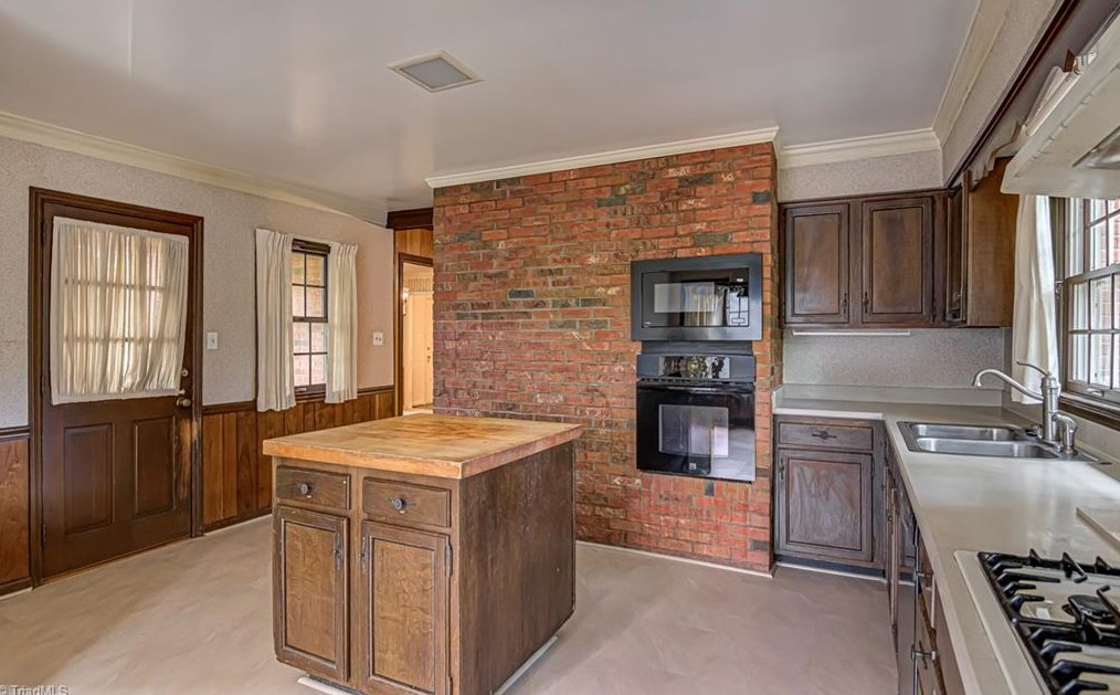 2304 Red Forest Rd, Greensboro NC  exterior