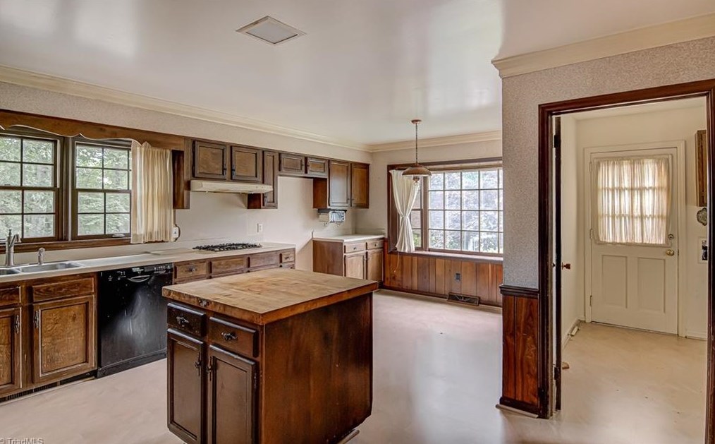 2304 Red Forest Rd, Greensboro NC  exterior