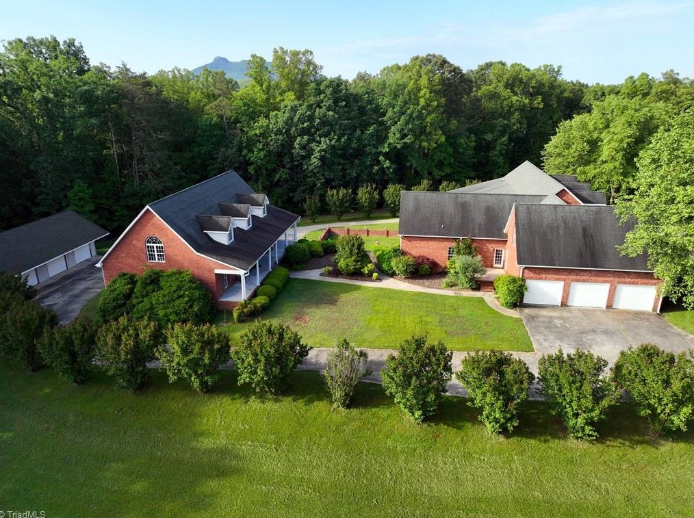 123 Sports Ln, Pilot Mountain NC  27041-7452 exterior