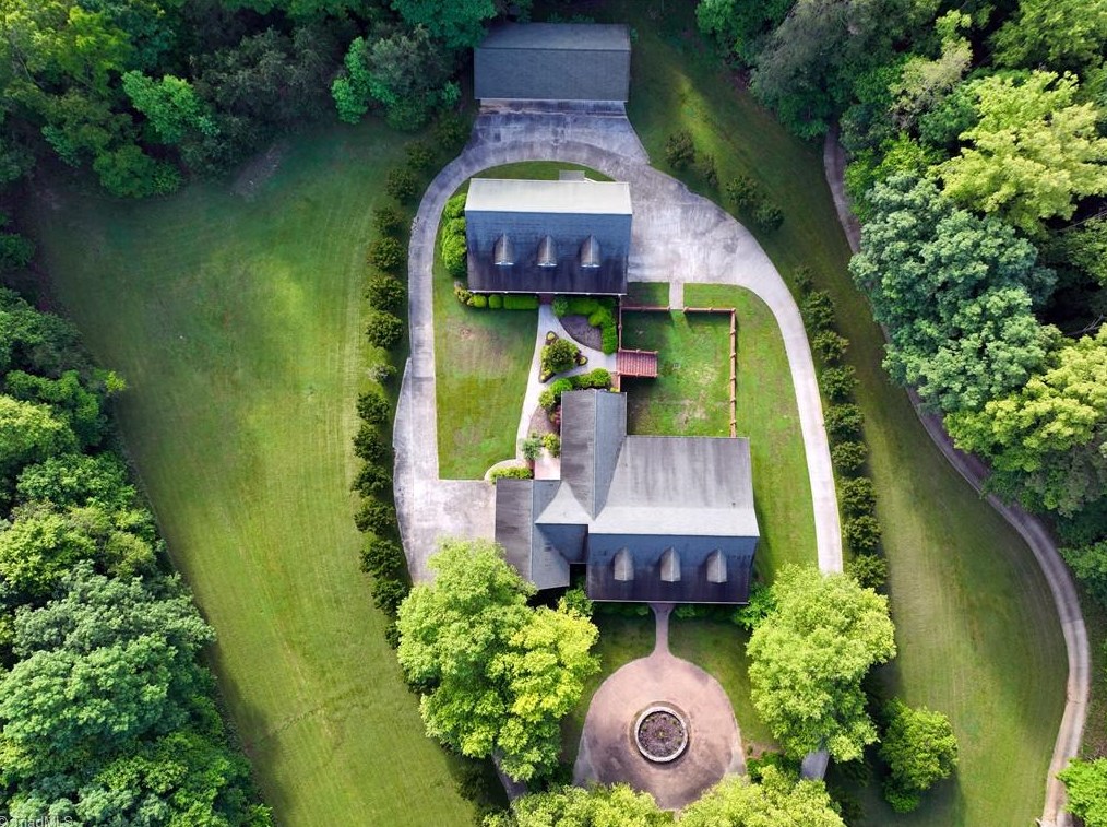 123 Sports Ln, Pilot Mountain NC  27041-7452 exterior