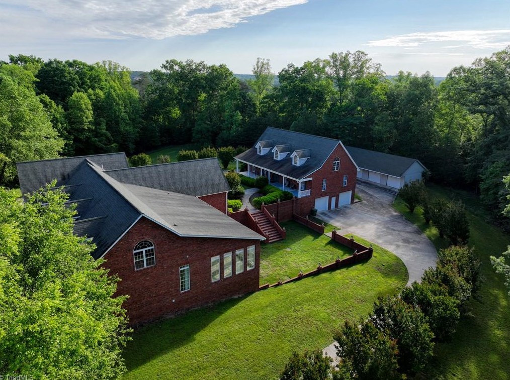 123 Sports Ln, Pilot Mountain NC  27041-7452 exterior