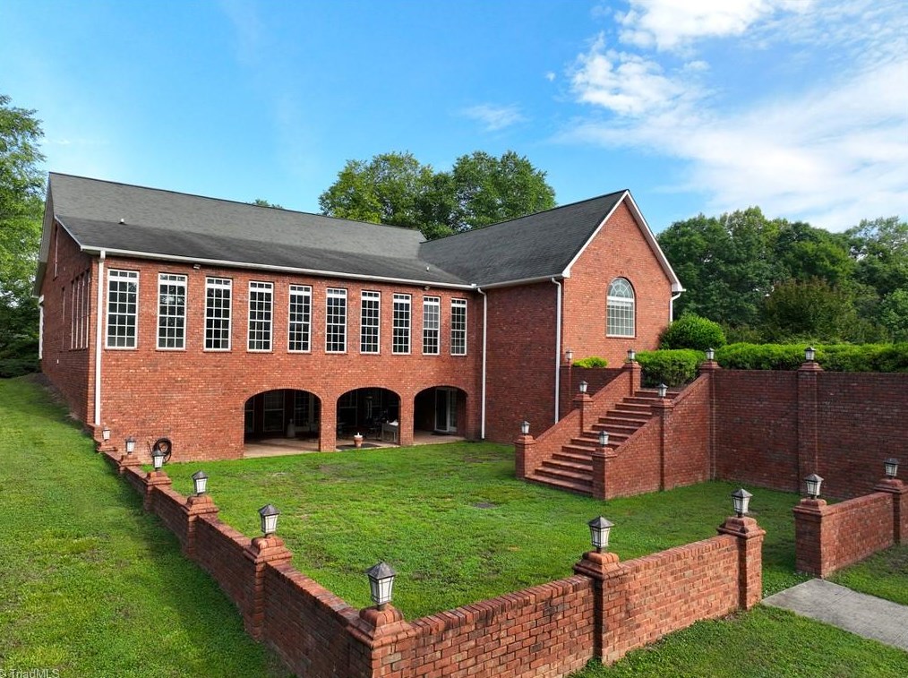 123 Sports Ln, Pilot Mountain NC  27041-7452 exterior