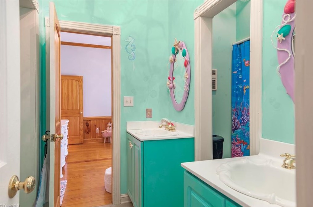 123 Sports Ln, Pilot Mountain NC  27041-7452 exterior