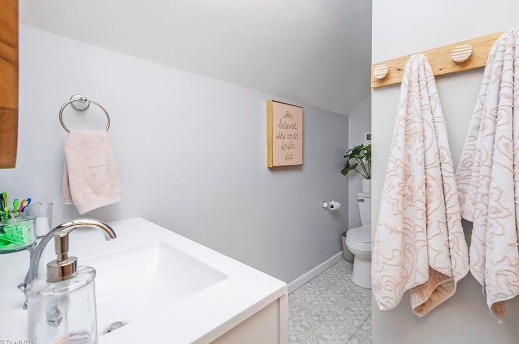 123 Sports Ln, Pilot Mountain NC  27041-7452 exterior