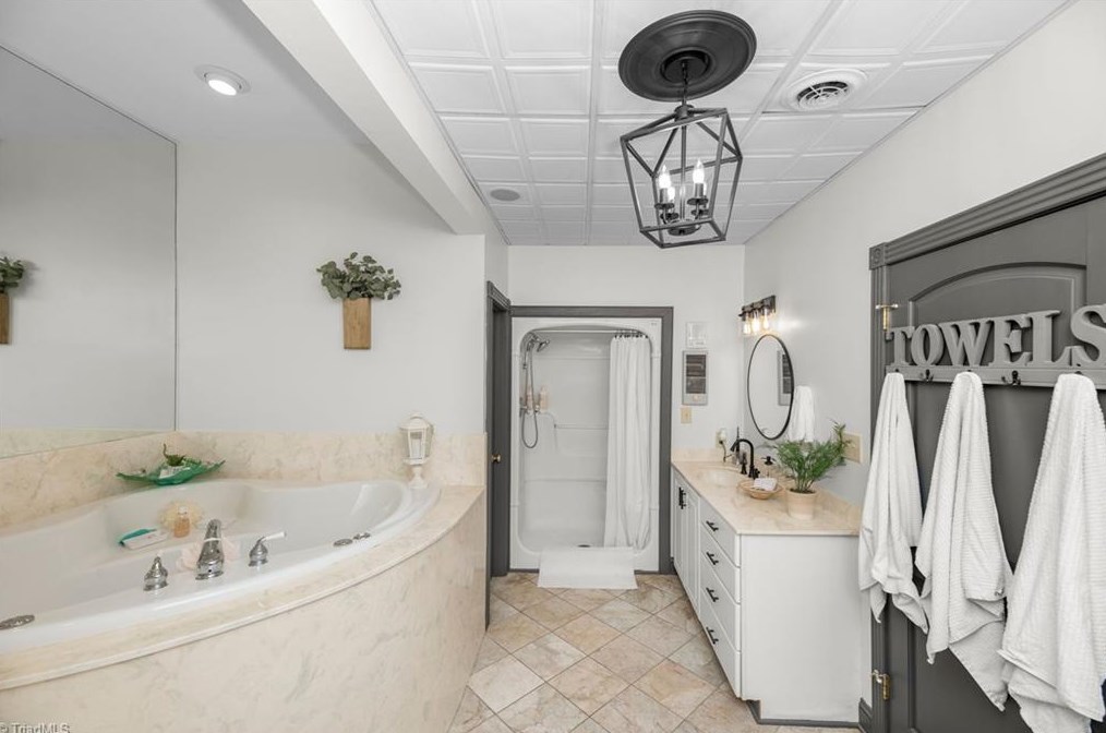 123 Sports Ln, Pilot Mountain NC  27041-7452 exterior