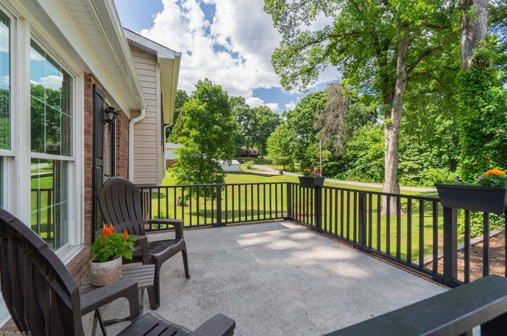 810 Prince Charles Ct, Kernersville NC  exterior