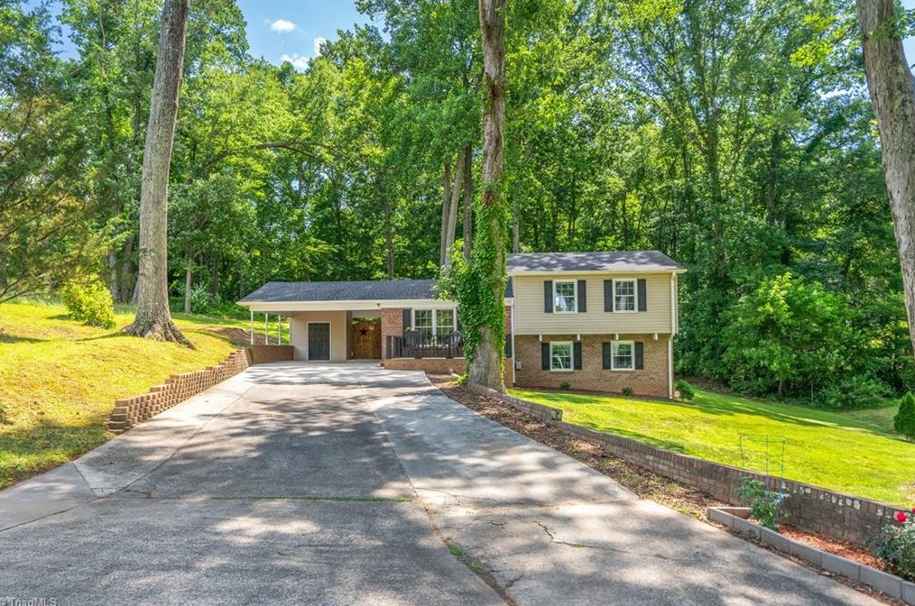 810 Prince Charles Ct, Kernersville NC  27284-8133 exterior
