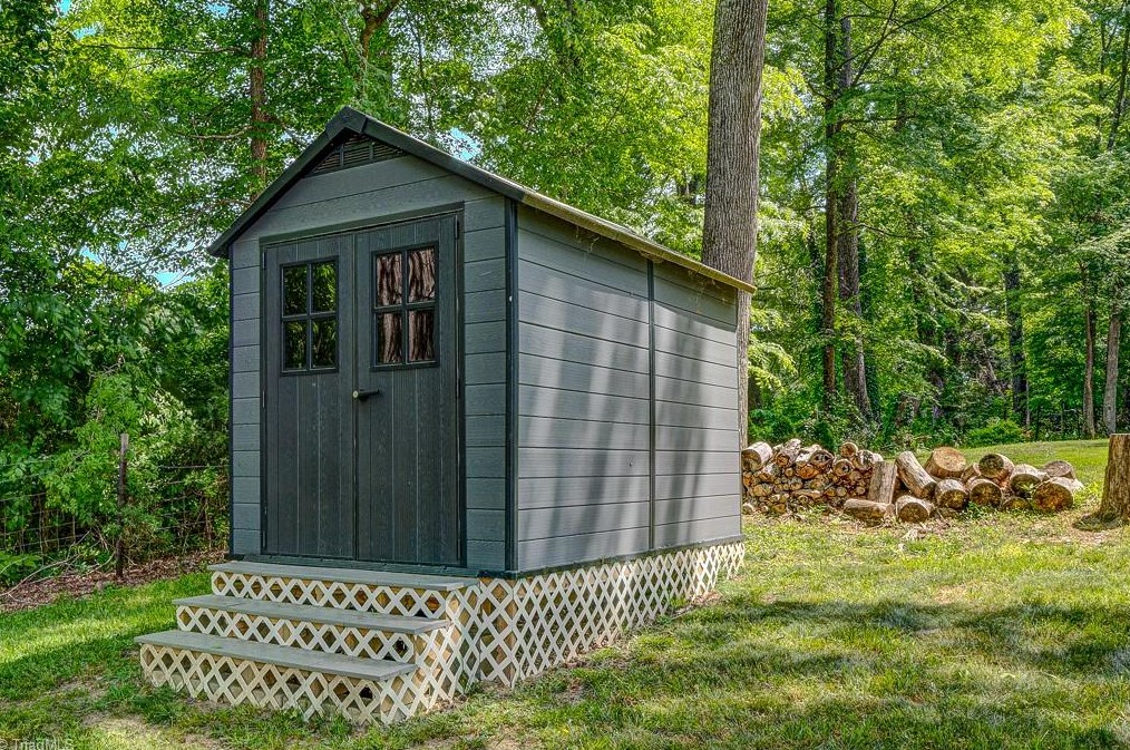 220 Drake Ln, Lexington NC  27295-9833 exterior