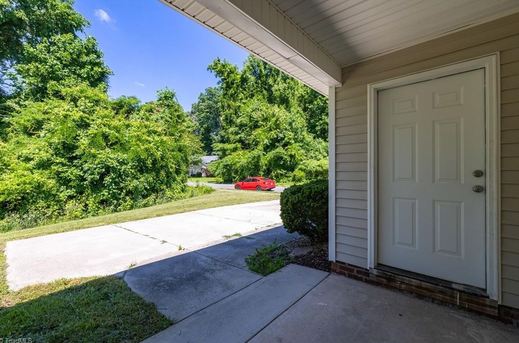900 Pine St, Greensboro NC  27401-4421 exterior