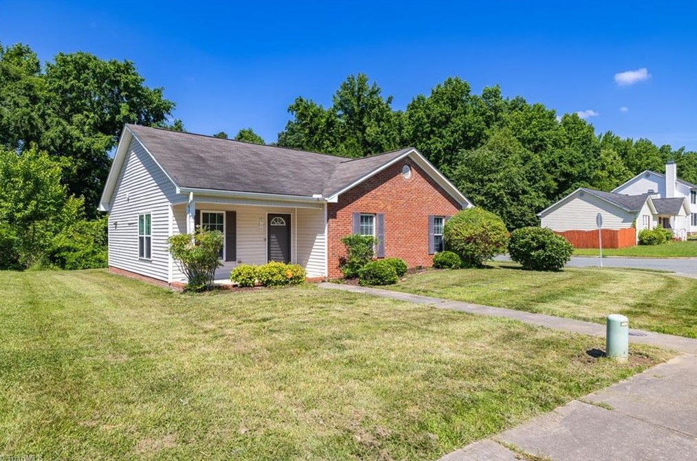900 Pine St, Greensboro NC  27401-4481 exterior