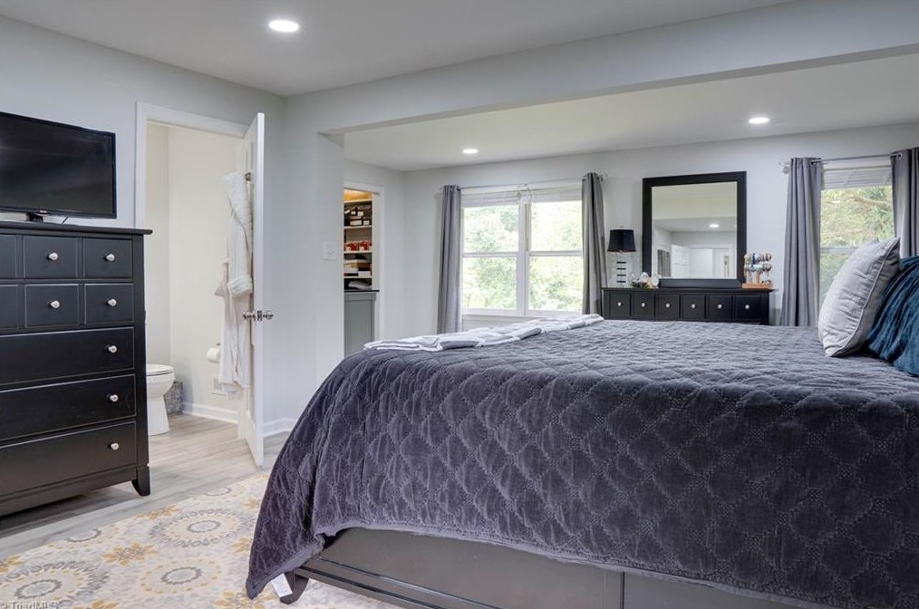 2509 Fairway Dr, Greensboro NC  27407-9730 exterior