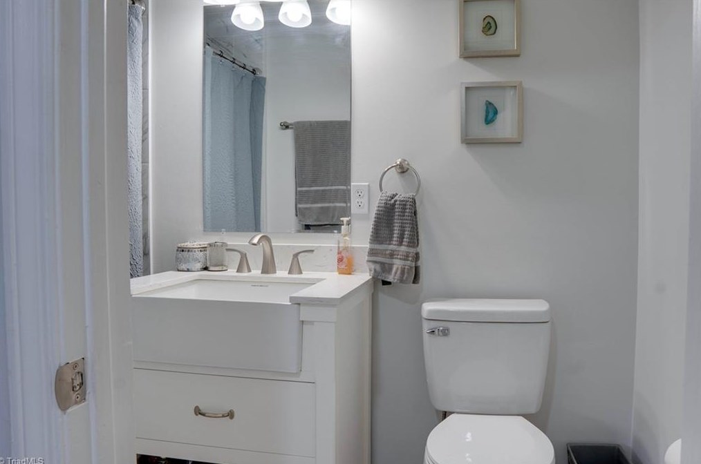 2509 Fairway Dr, Greensboro NC  27407-9730 exterior