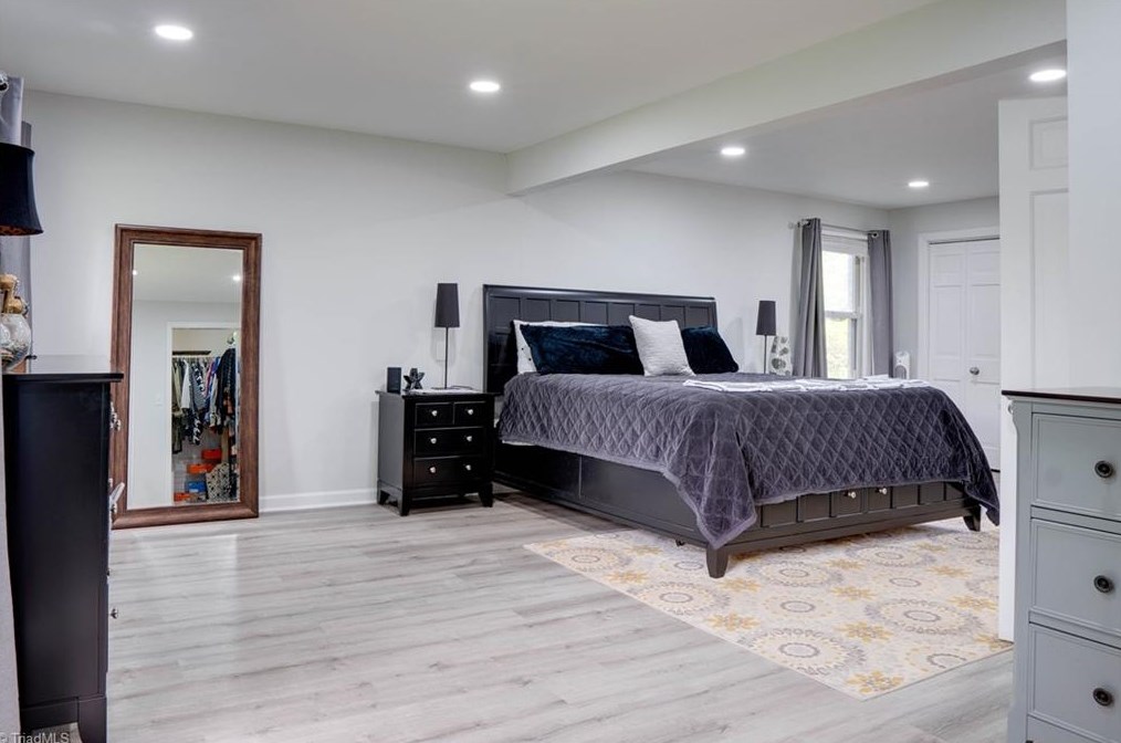 2509 Fairway Dr, Greensboro NC  27407-9730 exterior