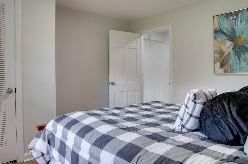 2509 Fairway Dr, Greensboro NC  27407-9730 exterior