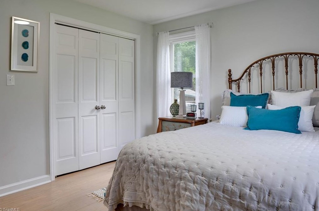 2509 Fairway Dr, Greensboro NC  27407-9730 exterior