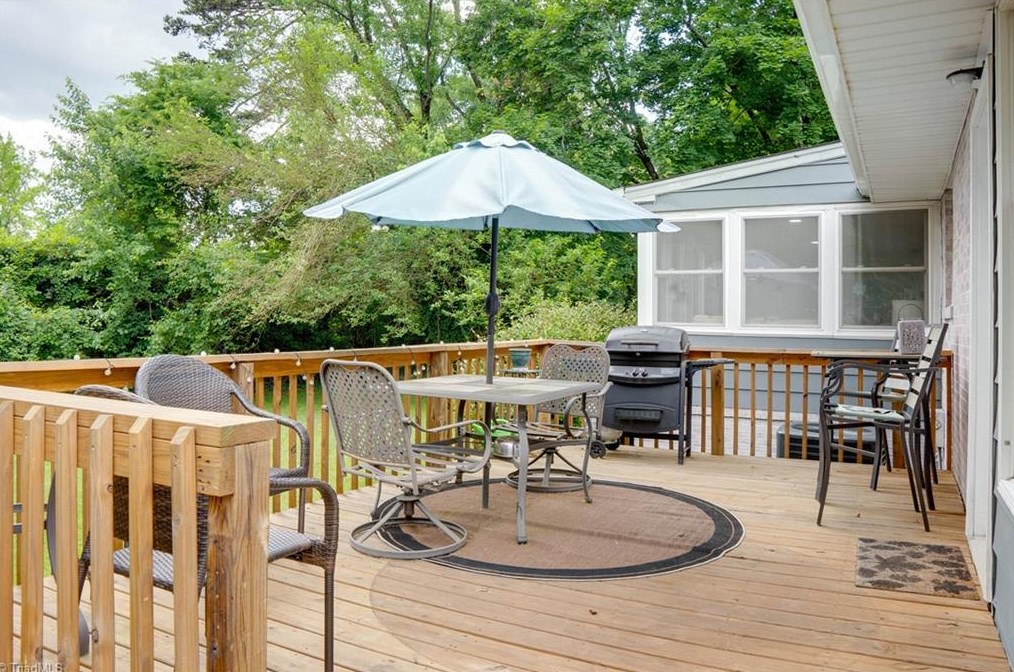 2509 Fairway Dr, Greensboro NC  27407-9730 exterior