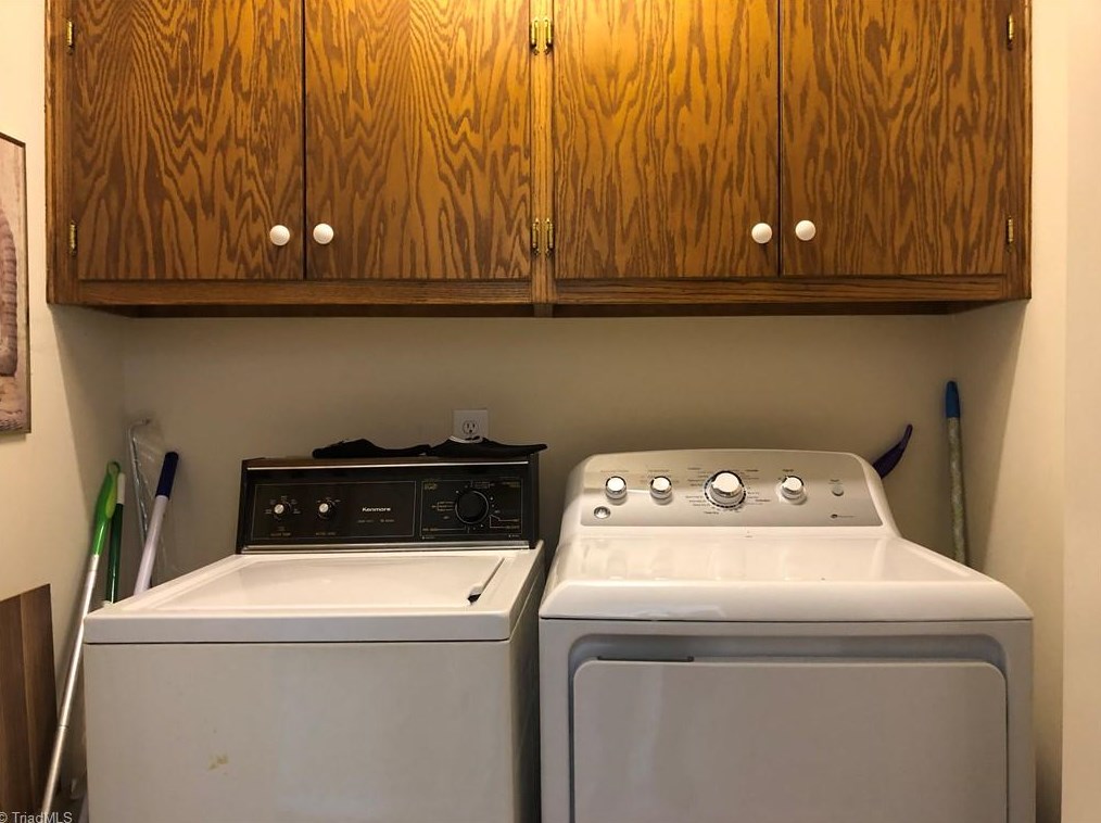 2033 Main St, Mount Airy NC  27030-2459 exterior